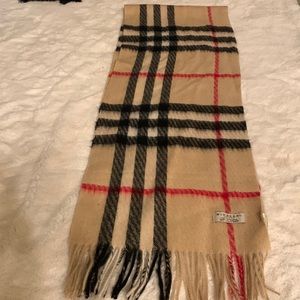 Used Burberry scarf